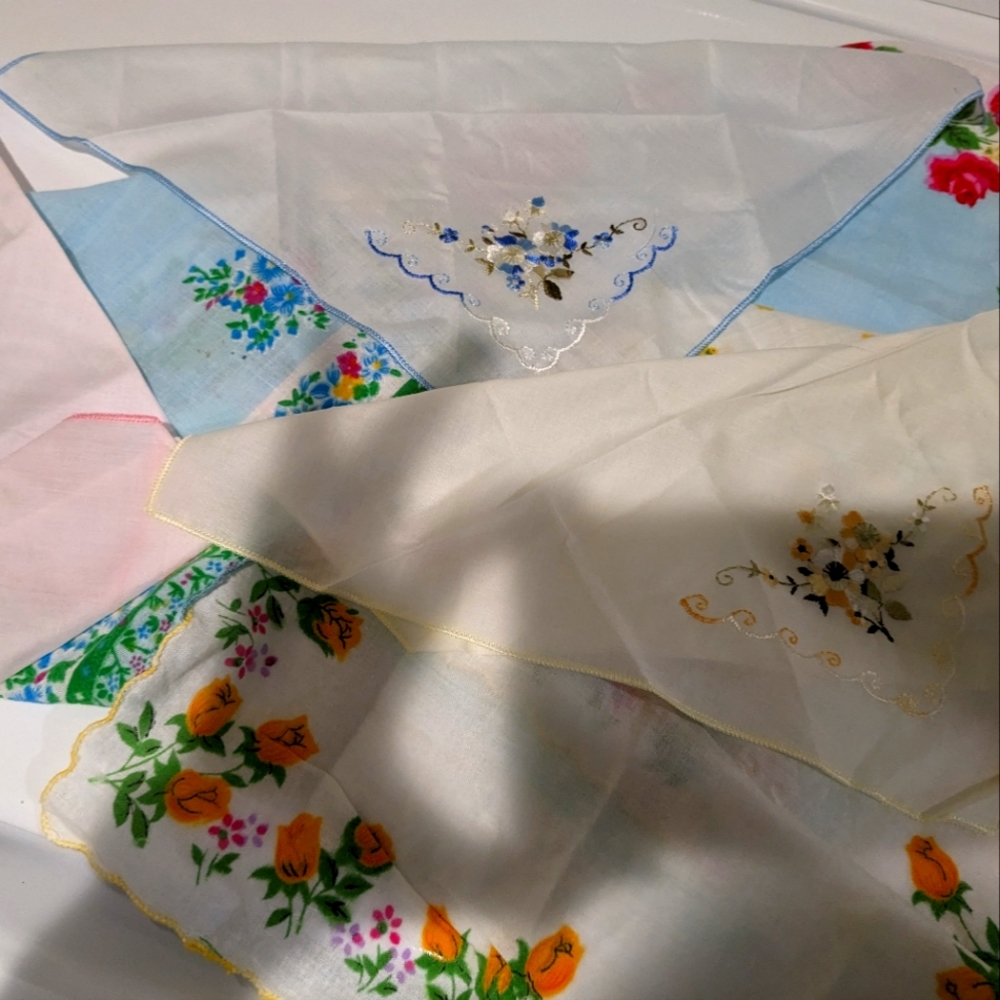 Vintage handkerchiefs. Set of seven (7).